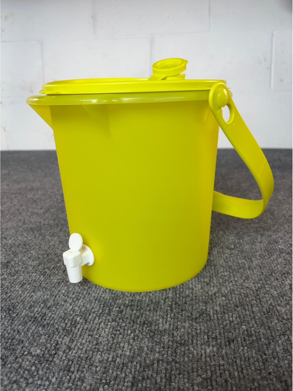 Tupperware Drink Dispenser 5 L Canister Spigot/Handle/Lid Neon Green Bucket 4653